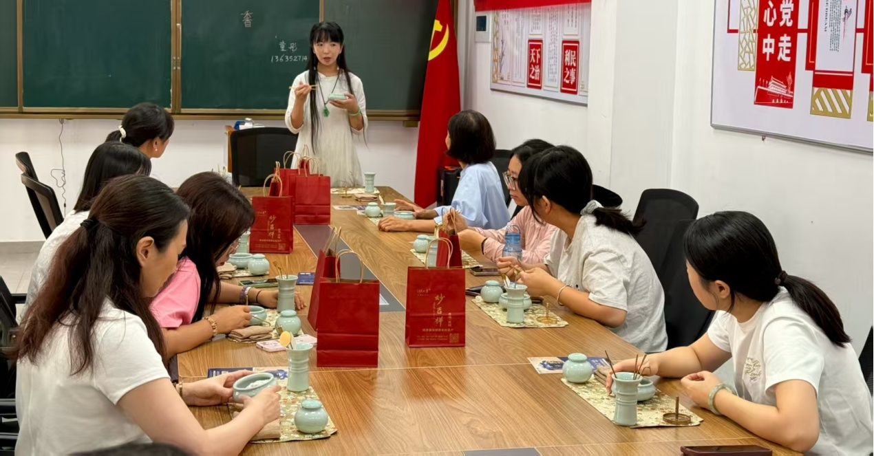 【超德教育】一缕沉香，一束繁花：非遗双体验，让教师节浸满香与花的敬意