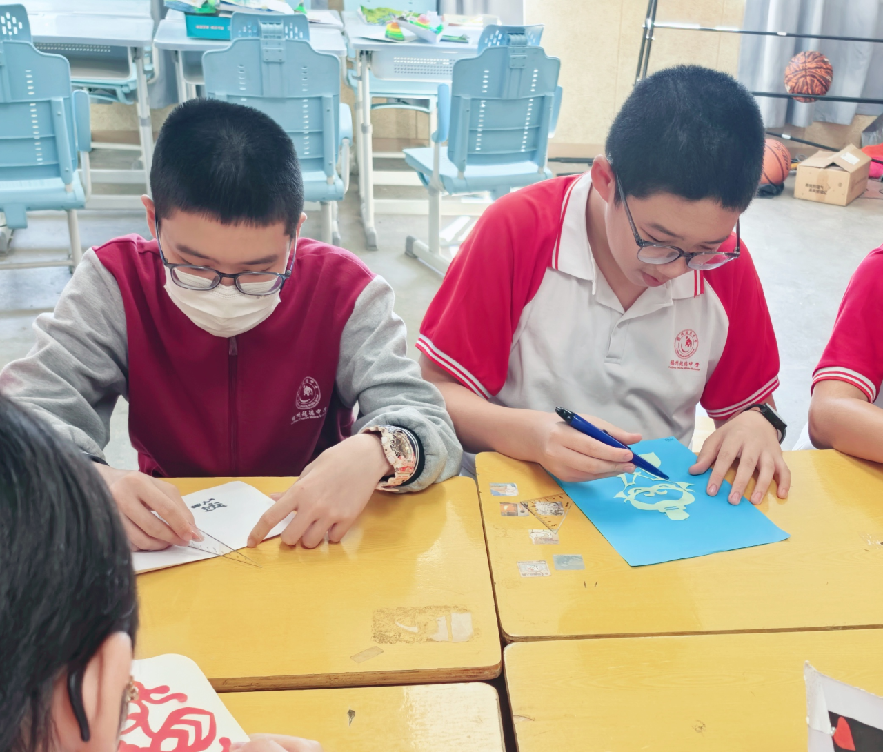 【超德教研】一折一剪一世界:八年级剪纸活动,将数学的种子埋进艺术的土壤