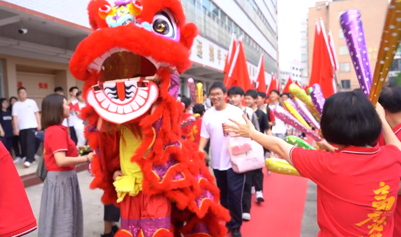 【超德德育】直击福州超德中学2026高考：击掌壮行，鲜花相迎，这一刻你们最闪耀！